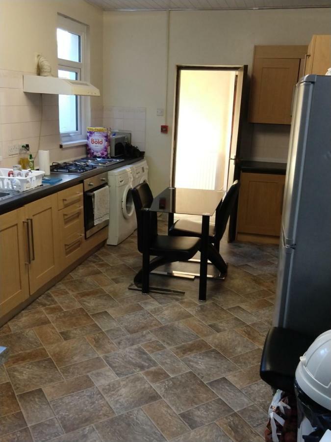 John St Town House - Self Catering - Guesthouse Style - Great Value Family And Double Rooms 沃金顿 外观 照片