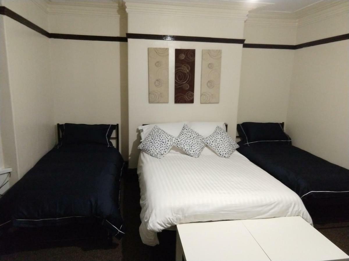 John St Town House - Self Catering - Guesthouse Style - Great Value Family And Double Rooms 沃金顿 外观 照片