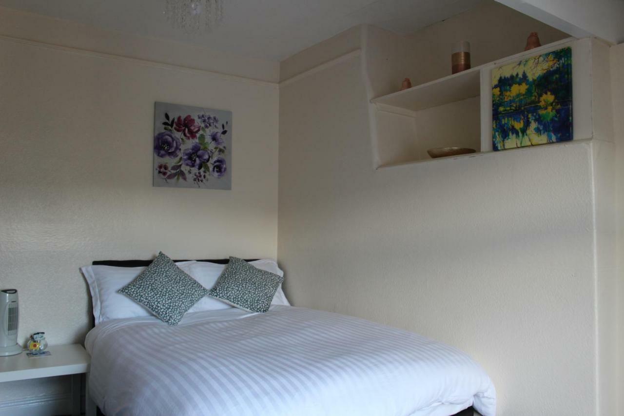 John St Town House - Self Catering - Guesthouse Style - Great Value Family And Double Rooms 沃金顿 外观 照片