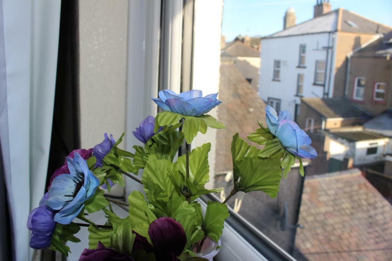 John St Town House - Self Catering - Guesthouse Style - Great Value Family And Double Rooms 沃金顿 外观 照片