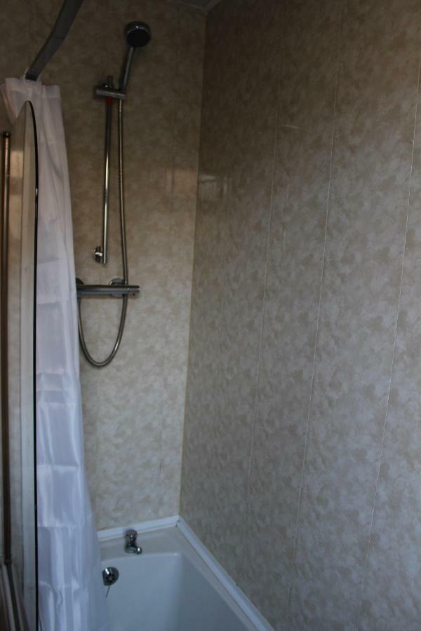 John St Town House - Self Catering - Guesthouse Style - Great Value Family And Double Rooms 沃金顿 外观 照片