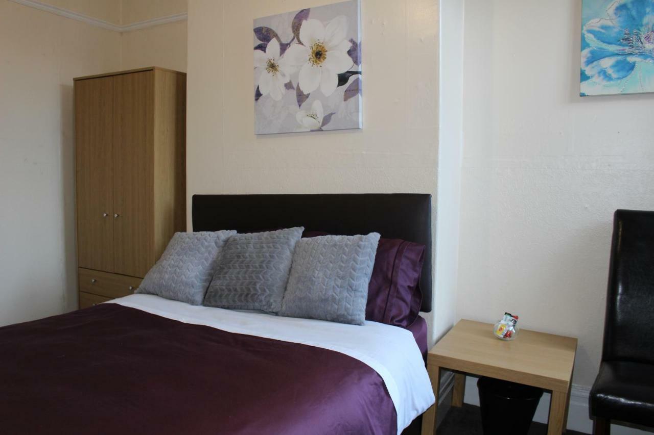 John St Town House - Self Catering - Guesthouse Style - Great Value Family And Double Rooms 沃金顿 外观 照片