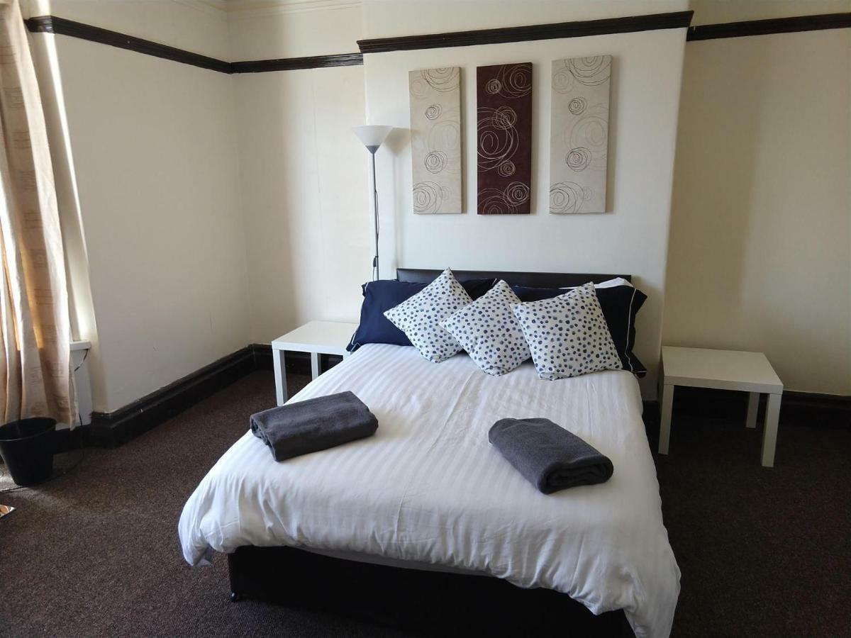 John St Town House - Self Catering - Guesthouse Style - Great Value Family And Double Rooms 沃金顿 外观 照片